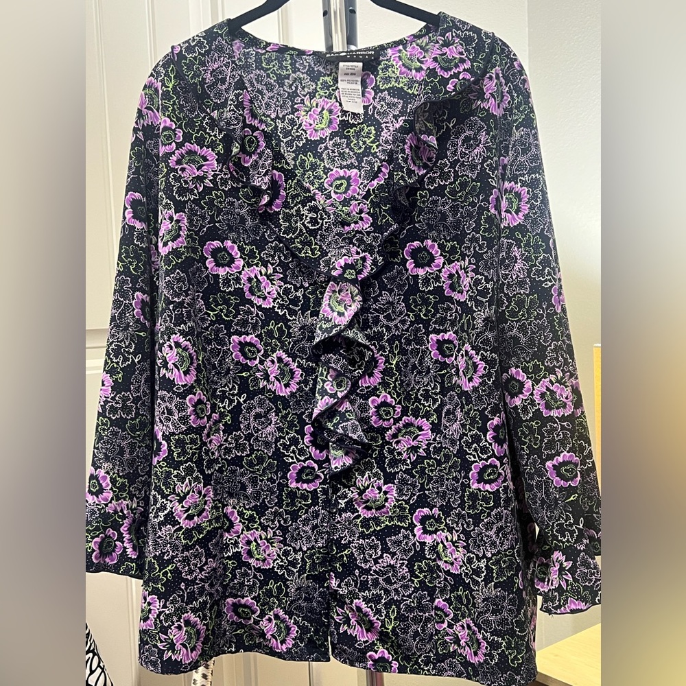 SAG HARBOR Women’s Floral Ruffle Blouse in Navy Blue and Purple size 20W